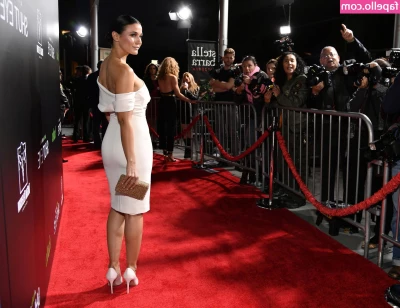 Emmanuelle Chriqui [ emmanuelle-chriqui ] - Someone make content with me