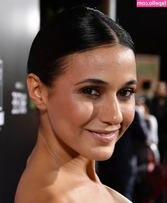 Emmanuelle Chriqui [ emmanuelle-chriqui ] - which one do you choosin
