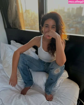 Emmanuelle Chriqui [ emmanuelle-chriqui ] - Its getting quite steamy in my DM's, come see what all the fuss is