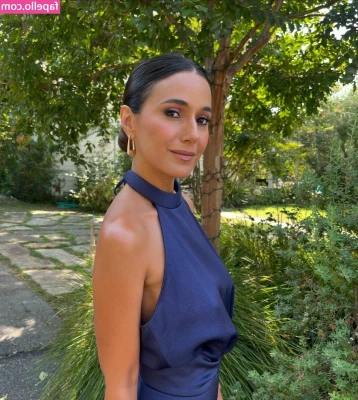 Emmanuelle Chriqui [ emmanuelle-chriqui ] - Ti sto aspettando a spalmarmi la crema dopo aver fatto una bella