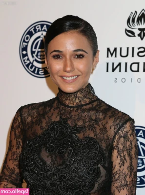 Emmanuelle Chriqui [ emmanuelle-chriqui ] - I can´t wait for the christmas time!!! Everything is waiting to be
