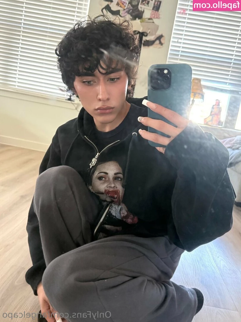 angelcapo - In the mood to give a facial
