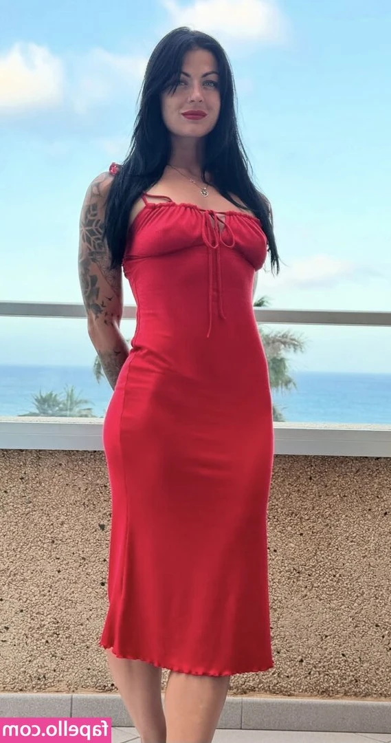 Shelly Black [ shelly-black ] - Enjoy  roxyflamee sexy natural tits that make you crave more   She