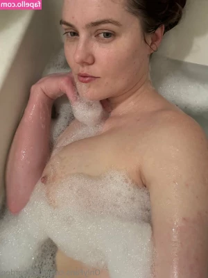 nikkipardee - wiggle wiggle wiggle (swipe till the gifs ☺️)