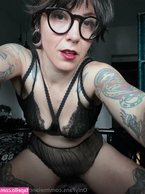 melanconia_moon [ melanconia-moon ] - Quieres ver mi piel  Ve al inbox