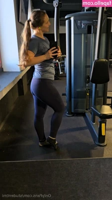 studentmi - A dick pic and a vid of me jacking off