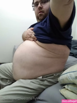 bigbellyct - Sunny day  Decided to go get a nice tan  and why not  fool arround