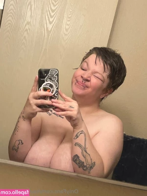 savismiles420 - Hello guys our first video in which my boyfriend stroking my cock