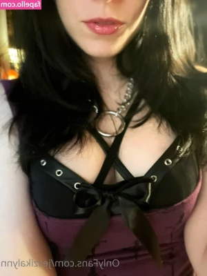 jeszikalynn - What with it being titty Tuesday, have some major underboob 🤗❤️