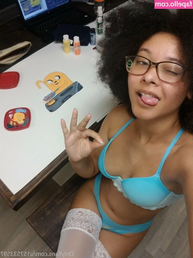 u157533597 - Today its all about the cleavage appreciation.. 🤭