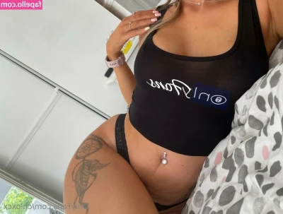 onlychlo3 - Some feet appreciation   this glitter glittering