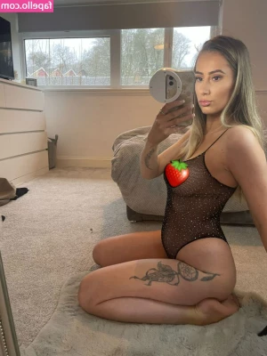onlychlo3 - Me and the babe are gonna be posting content together