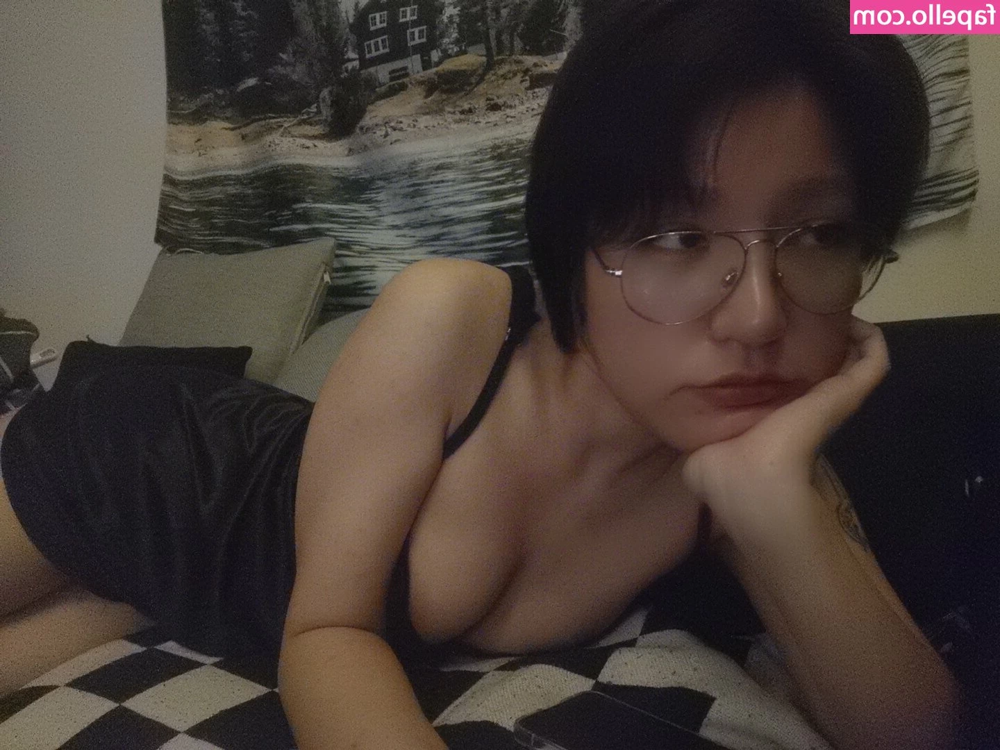 bbooble1 - which one do you prefer 1 or 2? look at my booty tho, spank it ;)