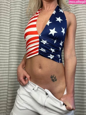 little1.0 [ little1-0 ] - Good Morning Babe   you want to see what s underneath