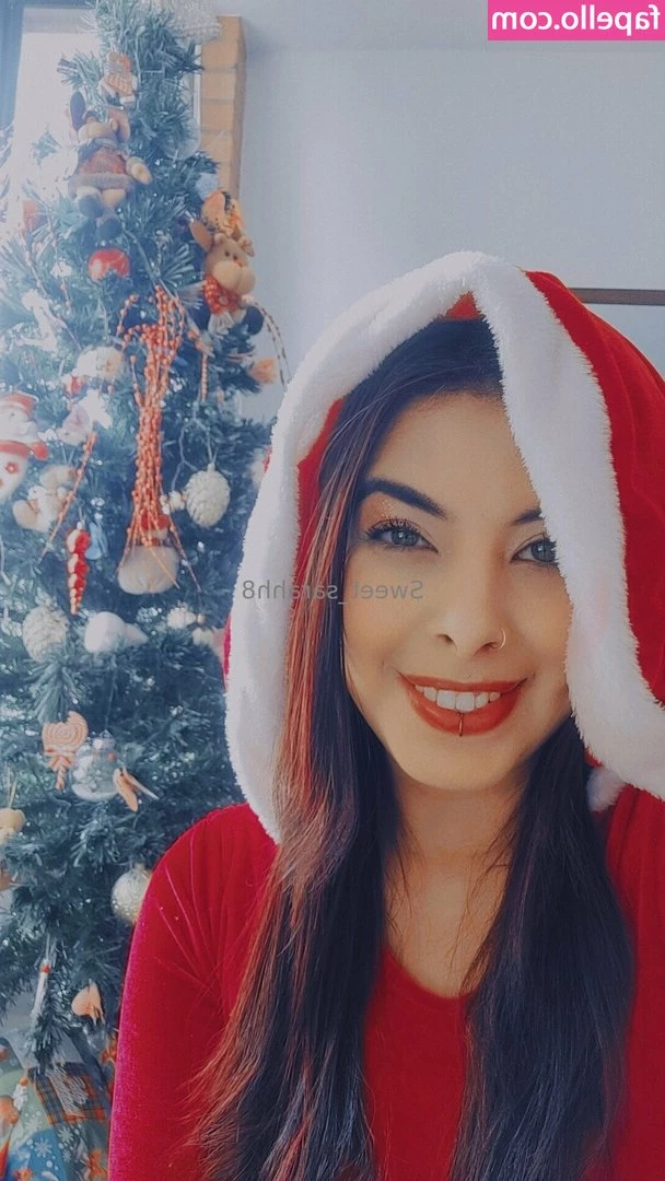 sweet_sarahh8 [ sweet-sarahh8 ] - Story Request: Have you ever want the watch one of my movies with me?