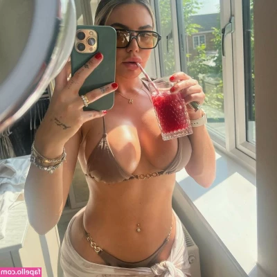 Megan Barton-Hanson [ megan-barton-hanson-1 ] - a very happy day  model  sexy