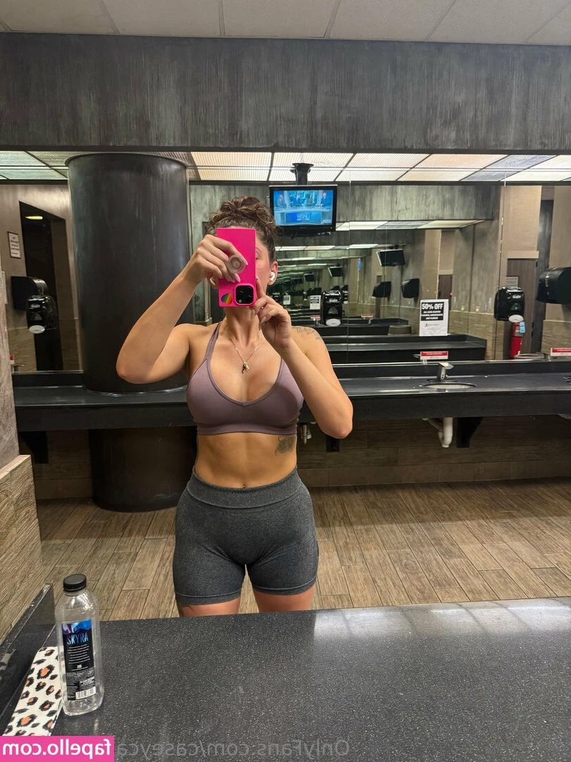 caseycakesfit_xoxo [ caseycakesfit-xoxo ] - needs someone to cuddle me
