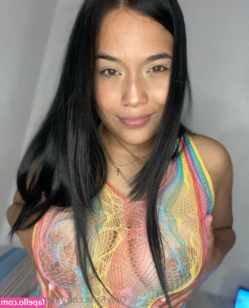 patriciaqueenx - Ese azulito se ve