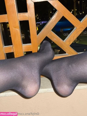 zeynylons - Thicc