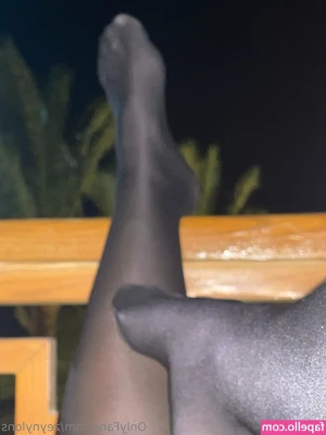 zeynylons - Cum tell me where would you position yourself for max pleasure
