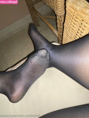 zeynylons - do you like tan lines ?