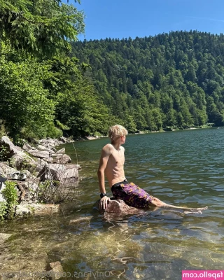 blondiebooy - 𝘈𝘛𝘛𝘌𝘕𝘛𝘐𝘖𝘕 𝘛𝘖 𝘈𝘓𝘓