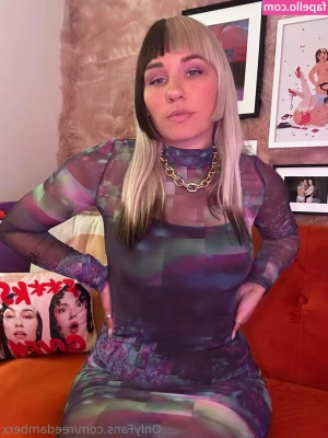 reedamberx - Like my outfit   maybe   I should turn around and let you see more