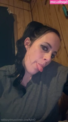 countrysk8er - Do you like what I'm doing to my pussy, babe?💦😈