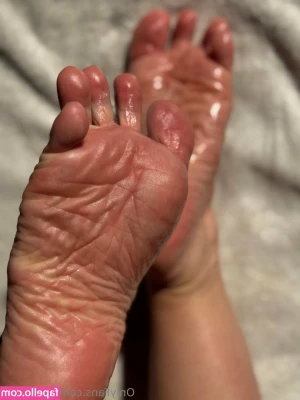 joyfullfeet - Watch the last portion of my cam show from today where I drench