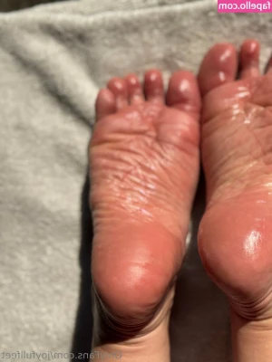 joyfullfeet - SUBSCRIBE FOR FREE    azul_tuperrita      azul_tuperrita   hi i m