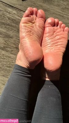joyfullfeet - kami_heel  A sweet and good girl  horny ready to fulfill your