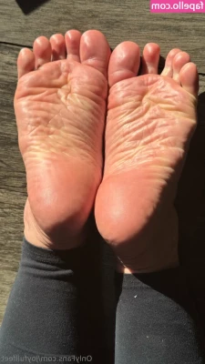 joyfullfeet - NEW smoking hot bb redhead 2 preview clip  Want the full versions 