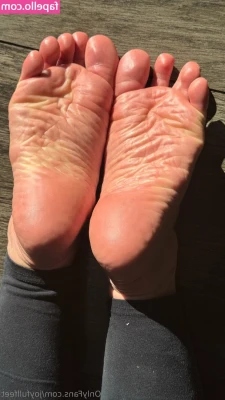 joyfullfeet - Termina conmigo en el baño estoy solito