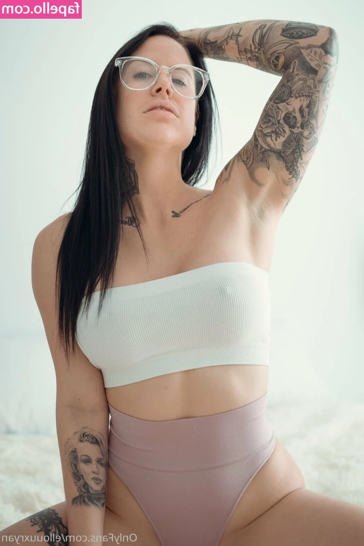 ellouuxfree - I m   blue  This package  intense booby bounce  playing with pussy 