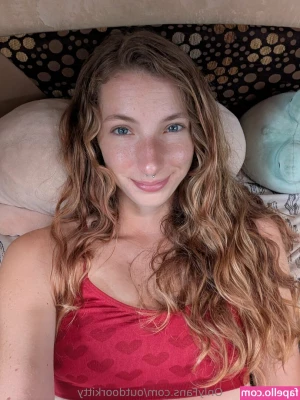 outdoorkitty - Sometimes I just like to lay on the bed close my eyes and imagine