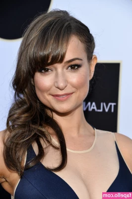 Milana Vayntrub [ milana-vayntrub ] - Start your week with me  your little freak