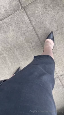 wellwornbymitzy - Those are some TINY pants
