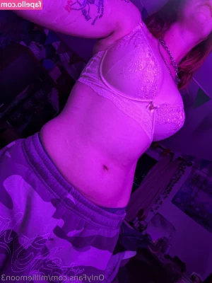milliemoon3 - Want a lap dance 😏