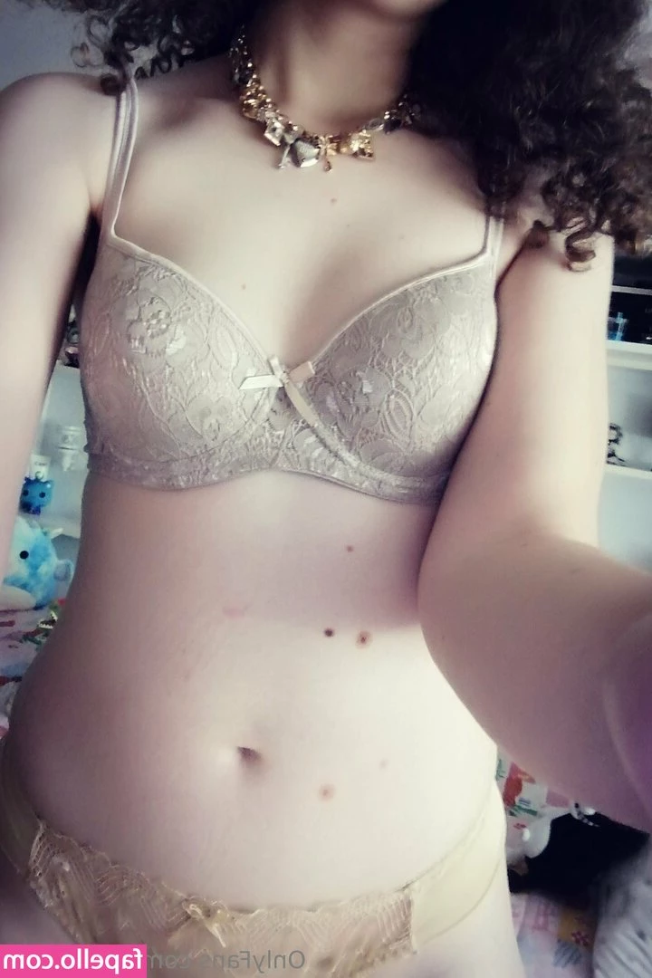 alexmcc97 - @inejnm Let your imagination fly, I want to be the slave of your