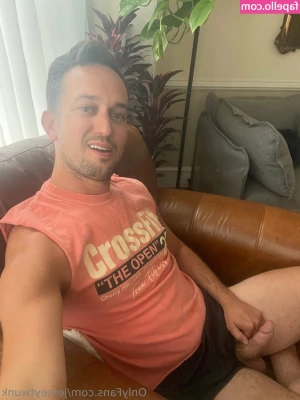 jerseytwunk - Camo makes this dick disappear