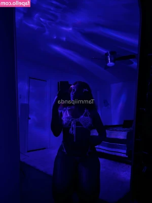 pandatammii - Hot pussy con le mutandine tirare bene dentro quasi a farle