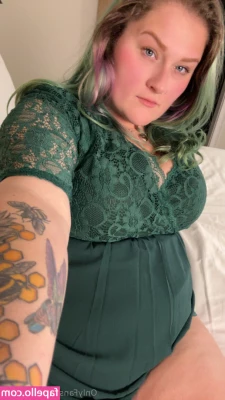 ubadgirl - Happy New Year  OnlyFans Family   What do you think of my fun and