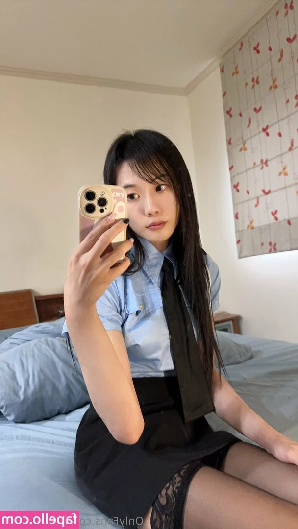 amily99887 - Miniskirt mood...  (More to come!)