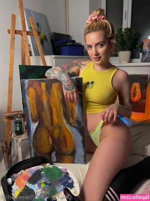 sweet.artist [ sweet-artist ] - Ho Ho Ho Who want s a bite    xo Hannah