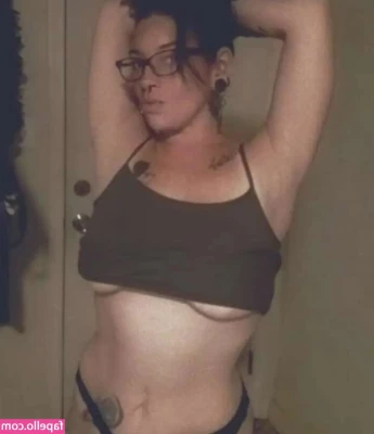 Lady_monoxide666 [ lady-monoxide666 ] - Just giving my neighbours something to think about😜