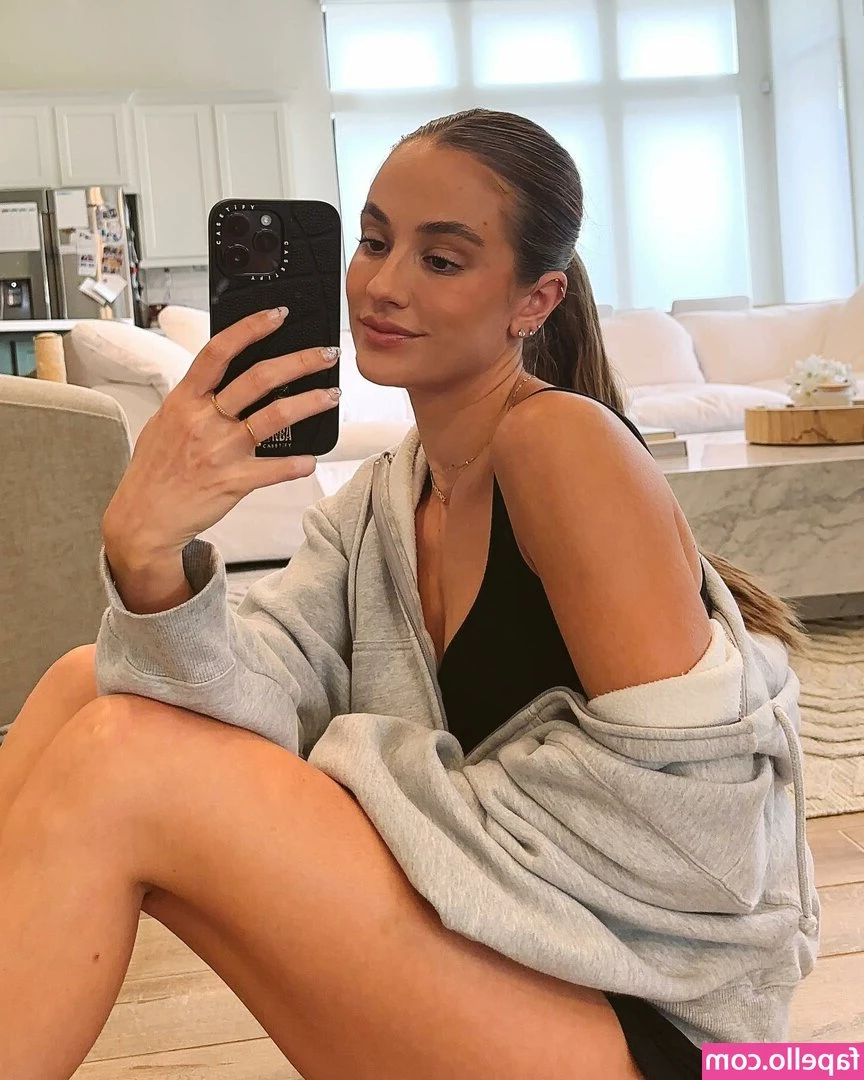 Rachel Demita [ rachel-demita ] - Kiss my pale  perfect feet