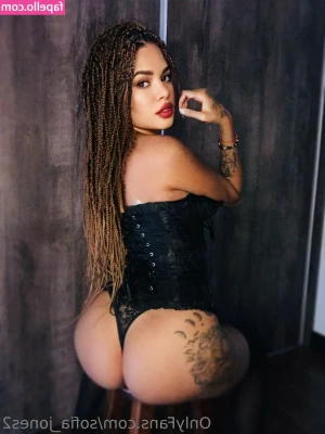 olivia_jones2 [ olivia-jones2 ] - greetings from the gym 👀