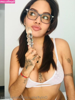 olivia_jones2 [ olivia-jones2 ] - I want to go to a rave 😈