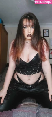 curvy_ali [ curvy-ali ] - Soo, I have really soft 🐾’s  😈💕 My partner couldn’t last