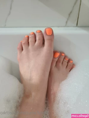 tistechko - Don’t miss my new hot video with a sparkling surprise 😋 